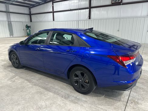 Used 2023 Hyundai Elantra SEL FWD image 3