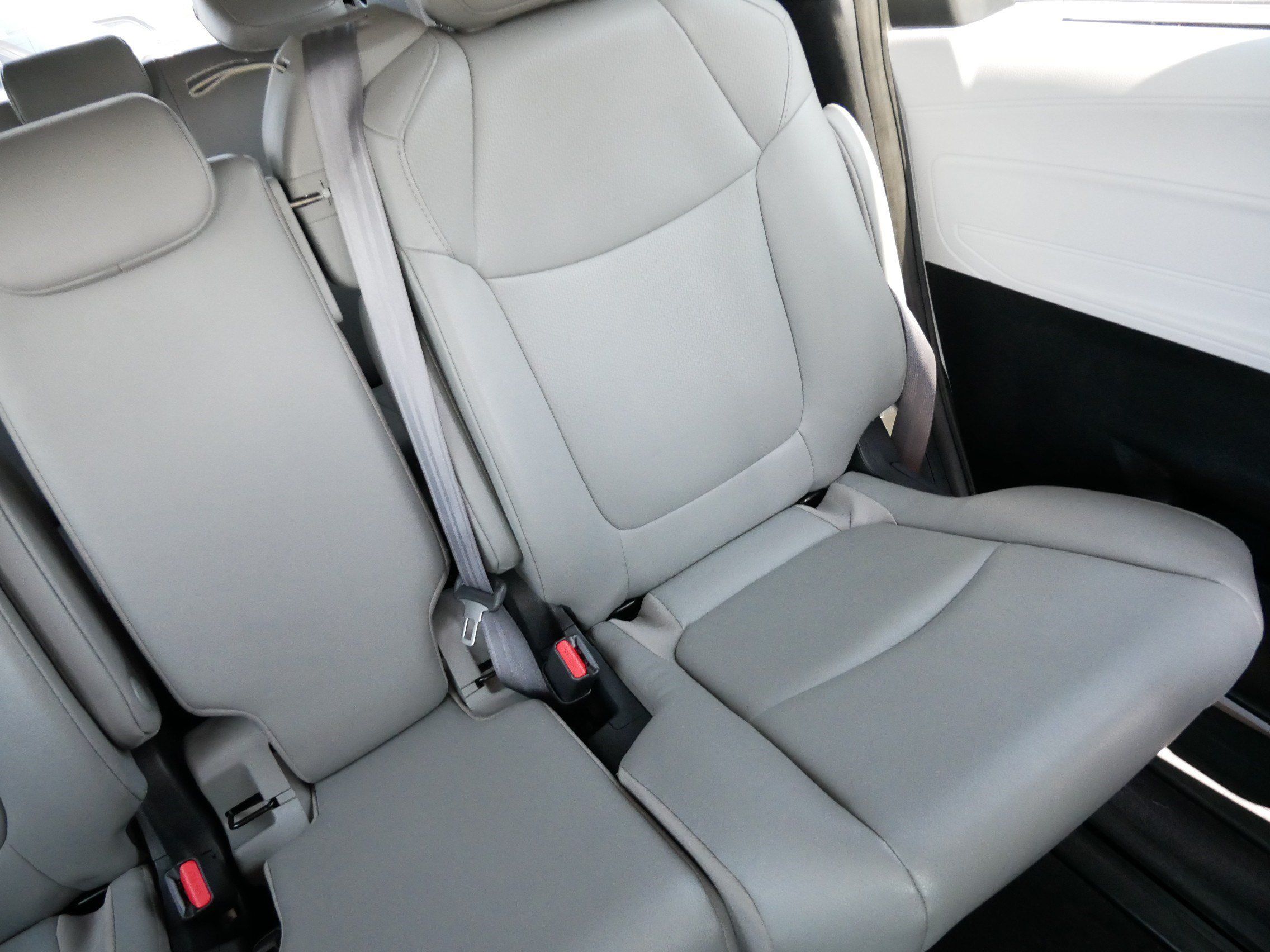 Certified 2025 Toyota Sienna XLE FWD image 14