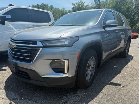 Used 2023 Chevrolet Traverse LT AWD/4WD image 2