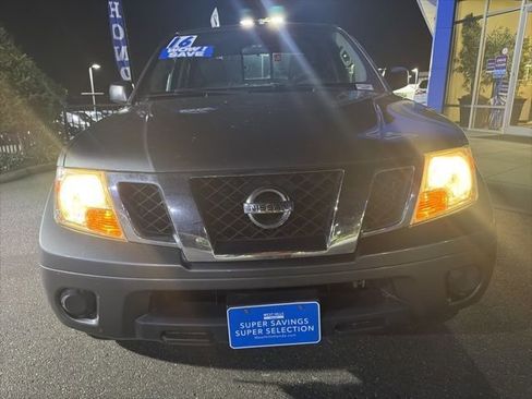 Used 2016 Nissan Frontier SV image 3