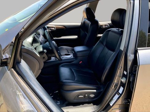 Used 2019 Nissan Pathfinder Platinum w/ Cargo Package FWD image 7