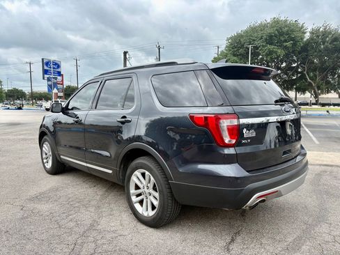 Used 2017 Ford Explorer XLT FWD image 5