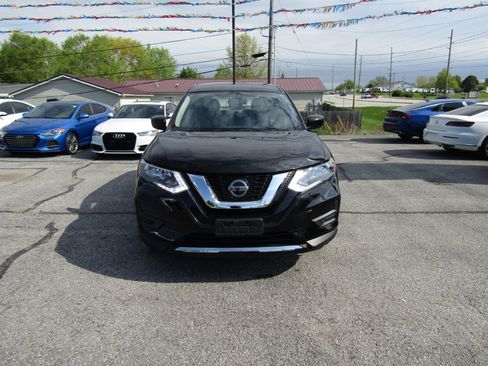 Used 2018 Nissan Rogue S image 2