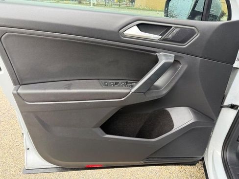 Used 2019 Volkswagen Tiguan SE w/ Panoramic Sunroof Package image 19