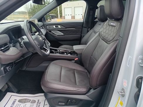 Used 2025 Ford Explorer Platinum w/ LUX Leather Package AWD/4WD image 19