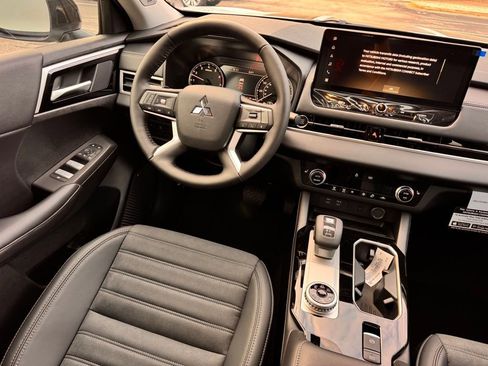 New 2026 Mitsubishi Outlander AWD image 27