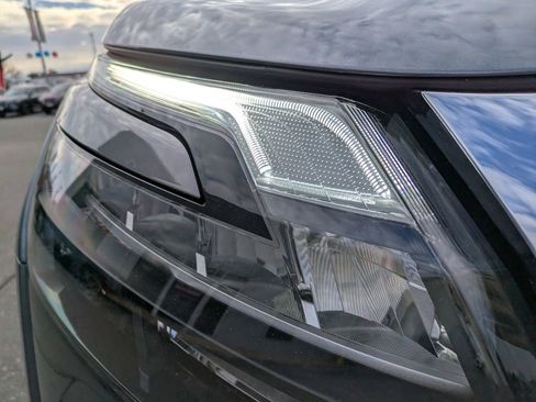 New 2025 Nissan Pathfinder SL image 10