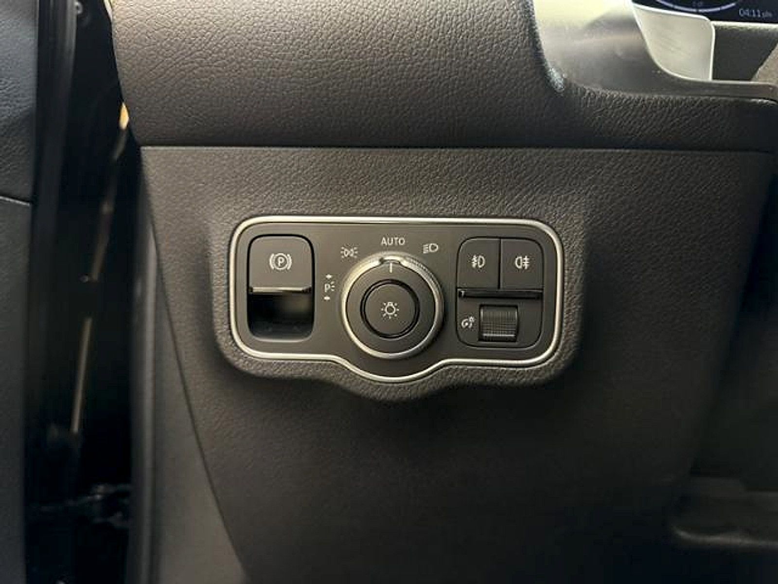 Used 2025 Mercedes-Benz GLB 250 image 21