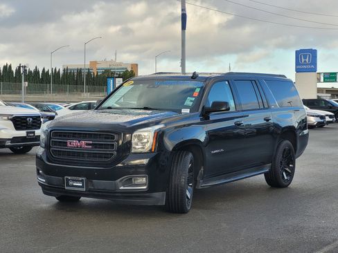 Used 2019 GMC Yukon XL SLT w/ Graphite Performance Edition image 9