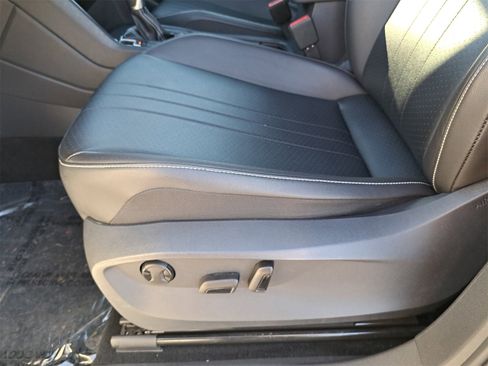 Certified 2022 Volkswagen Tiguan SE R-Line image 31