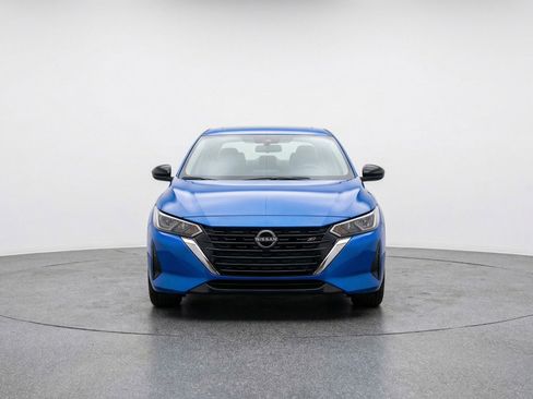 Used 2025 Nissan Sentra SV image 2