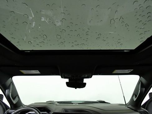 Used 2025 Chevrolet Silverado 2500 ZR2 w/ Technology Package image 23