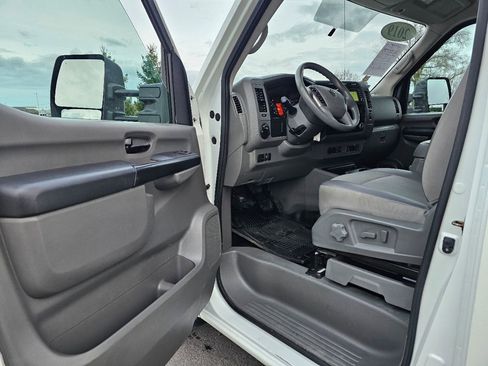 Used 2019 Nissan NV 3500 SL w/ Navigation Package image 29