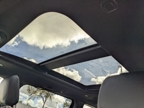 New 2026 Chrysler Pacifica Limited image 19