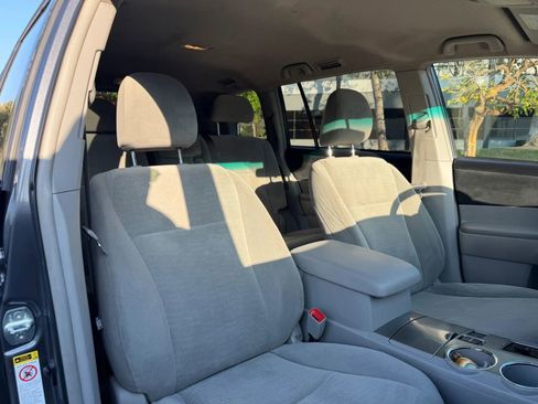 Used 2013 Toyota Highlander Plus image 31