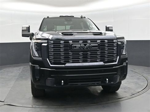 Used 2024 GMC Sierra 3500 Denali Ultimate image 9