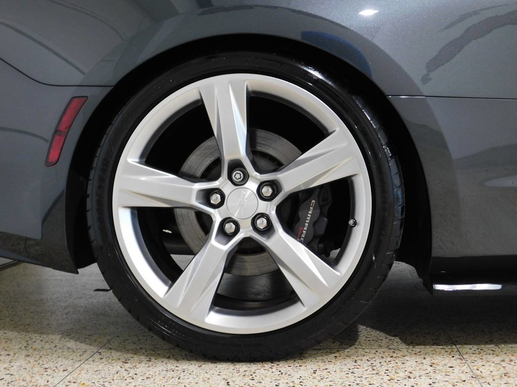 Used 2018 Chevrolet Camaro SS RWD image 73
