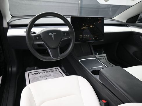 Used 2023 Tesla Model 3 Standard Range image 9