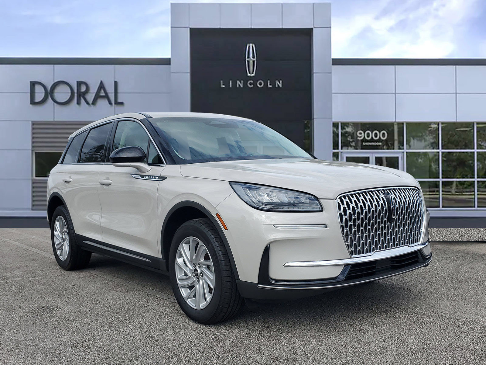 Used 2024 Lincoln Corsair FWD image 1