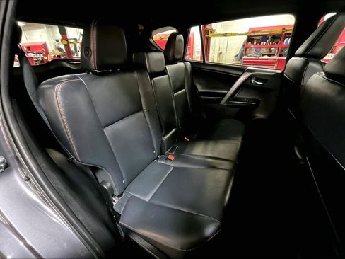 Used 2017 Toyota RAV4 SE image 26