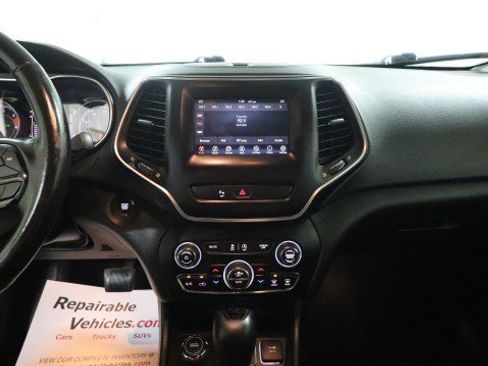 Used 2020 Jeep Cherokee Latitude Plus AWD/4WD image 13