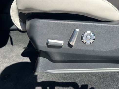 New 2026 Lincoln Navigator Reserve image 19