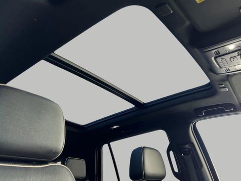 Used 2021 Chevrolet Tahoe Premier w/ Premium Package image 19