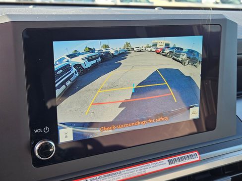 Used 2025 Toyota Tacoma SR5 AWD/4WD image 25