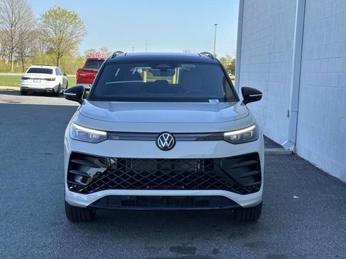 New 2026 Volkswagen Tiguan SE R-Line image 9