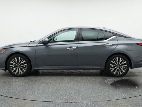 Used 2025 Nissan Altima 2.5 SV FWD image 5