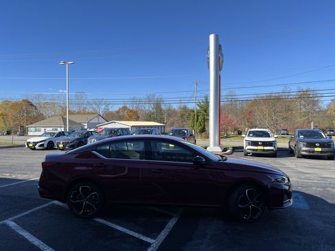 New 2025 Nissan Altima 2.5 SR w/ SR Premium Package image 9