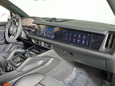 Certified 2025 Porsche Cayenne GTS AWD/4WD image 24