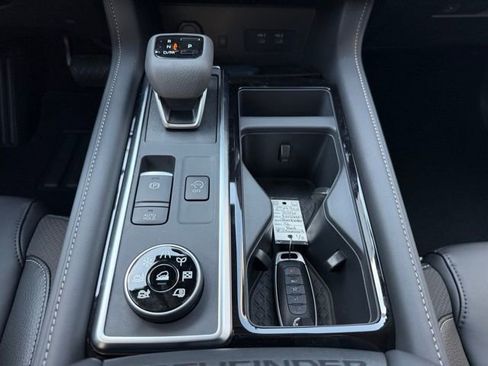 New 2026 Nissan Pathfinder SL w/ SL Premium Package image 25