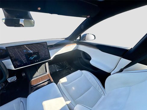 Used 2022 Tesla Model S Plaid image 23