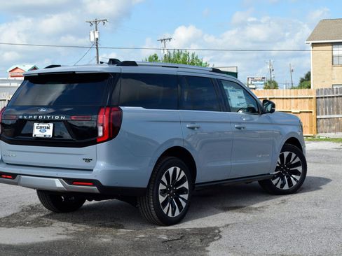 New 2025 Ford Expedition Platinum w/ Driver's Package image 6