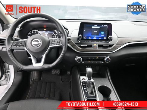 Used 2025 Nissan Altima 2.5 SV image 11