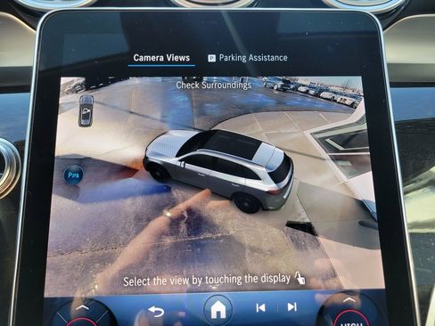 Used 2025 Mercedes-Benz GLC 300 4MATIC image 7