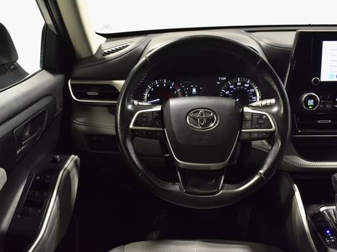 Used 2023 Toyota Highlander LE image 12