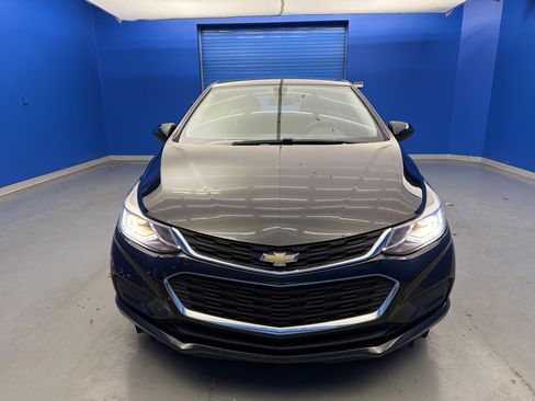 Used 2017 Chevrolet Cruze LT w/ Convenience Package image 3