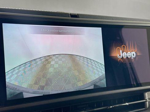 Used 2025 Jeep Wrangler Unlimited Sahara AWD/4WD image 21