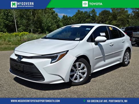 Used 2024 Toyota Corolla LE AWD/4WD image 1