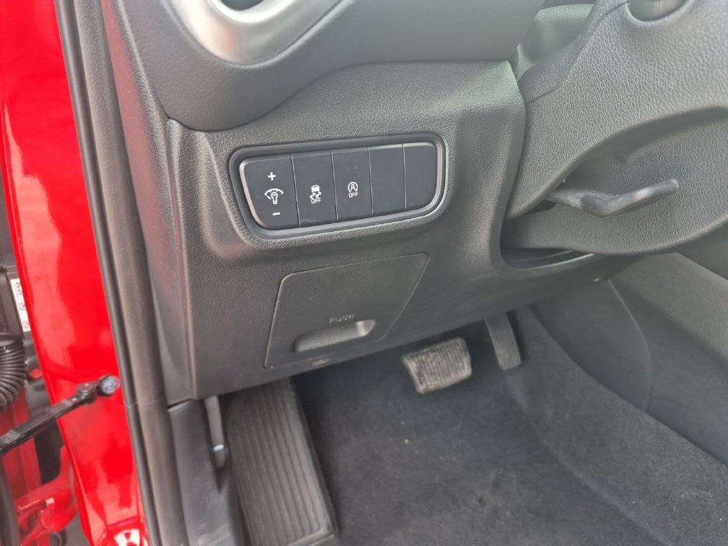 Used 2025 Kia Soul LX w/ LX Technology Package FWD image 17