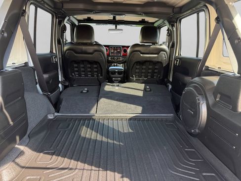 Used 2022 Jeep Wrangler Unlimited Rubicon w/ LED Lighting Group AWD/4WD image 29