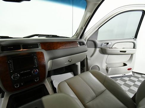 Used 2009 Chevrolet Silverado 3500 LTZ w/ LTZ Plus Package image 21