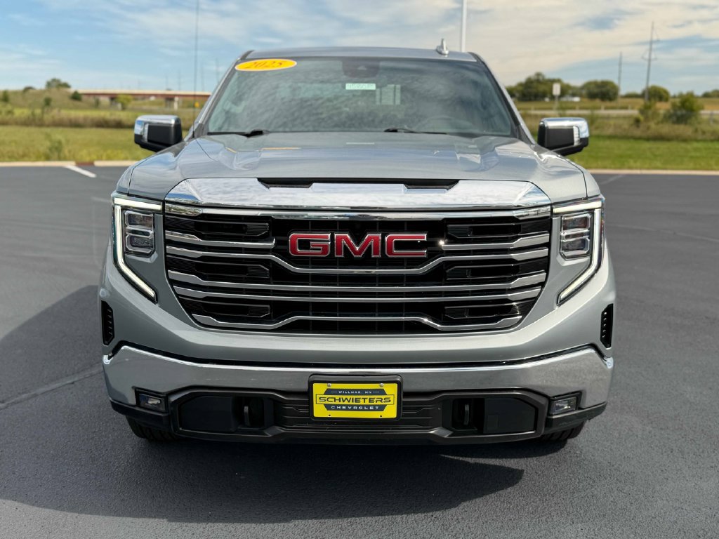 Used 2025 GMC Sierra 1500 SLT AWD/4WD image 2