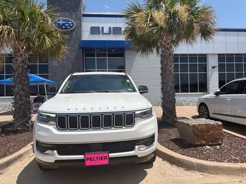 Used 2024 Jeep Wagoneer 4WD image 2