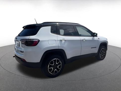 Used 2025 Jeep Compass Trailhawk AWD/4WD image 15