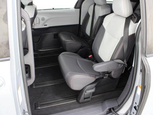 Used 2023 Toyota Sienna XSE w/ XSE Plus Package AWD/4WD image 30
