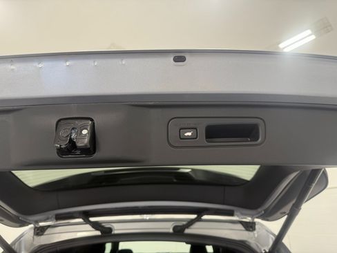 Used 2025 Honda Pilot TrailSport image 37