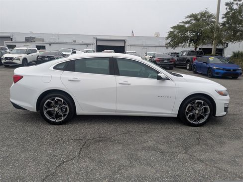 Used 2024 Chevrolet Malibu LT image 3